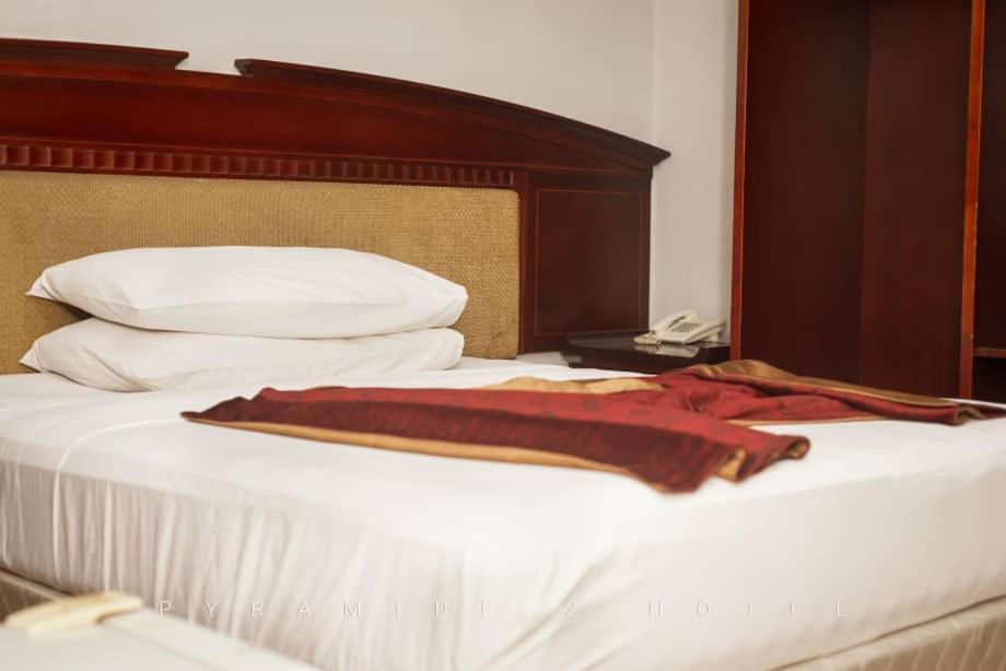 Pyramide II Otel Kinşasa Dış mekan fotoğraf