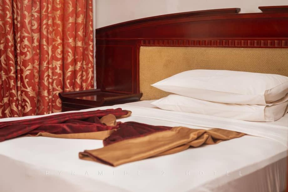 Pyramide II Otel Kinşasa Dış mekan fotoğraf