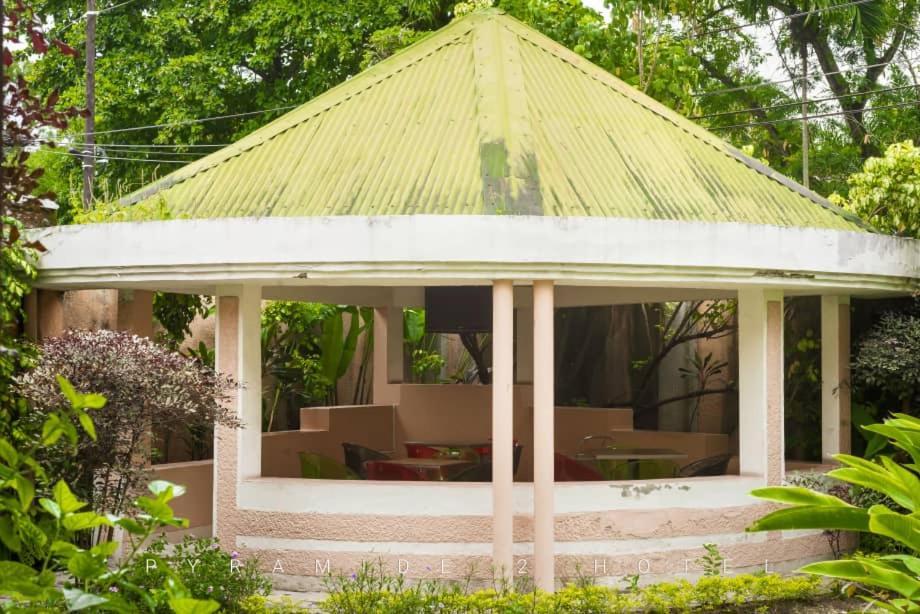 Pyramide II Otel Kinşasa Dış mekan fotoğraf